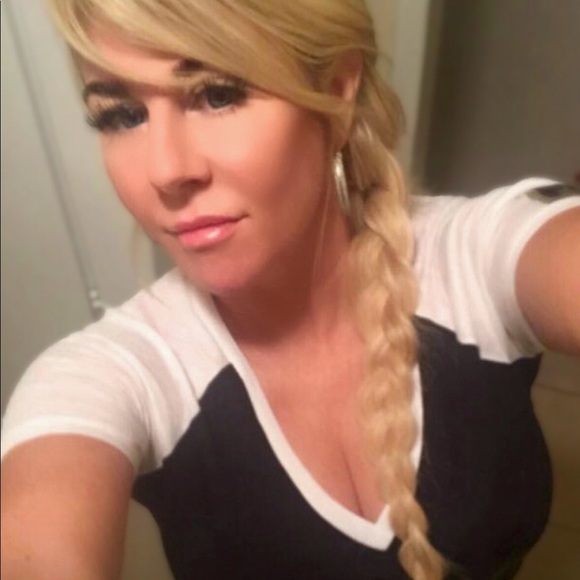 Welcome to my Closet! - Picture 5 of 9